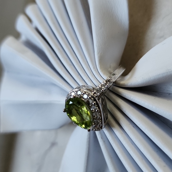 Peridot and CZ ring - Picture 2 of 9